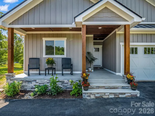 120 Grandview Ln, Hendersonville, NC 28791
