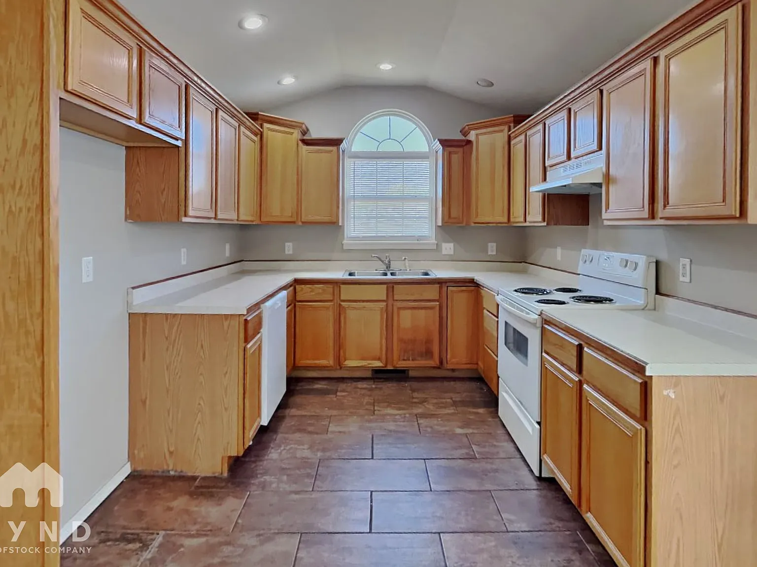 3 bed, 2.0 bath, 1290 sqft, $1,399 — Photo 4