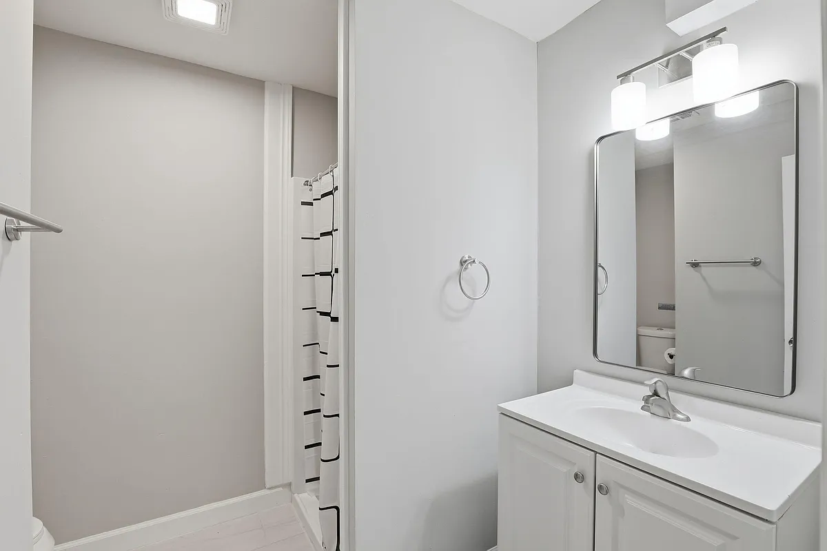 D/S Shared Bathroom #2 - Dugald Pl