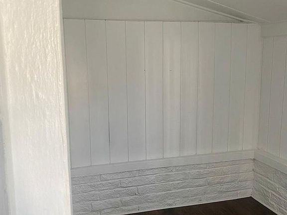 4th image of 7525 NE Miami Ct #7525