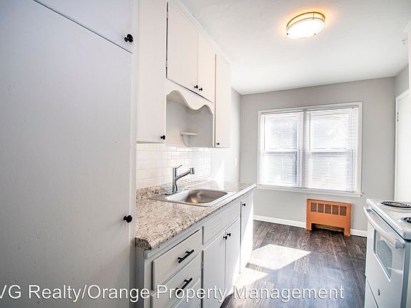 4th image of 625 S 35th St APT 17