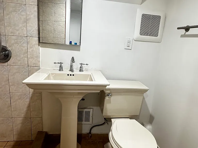 628 Sweeny St #B — Photo 8