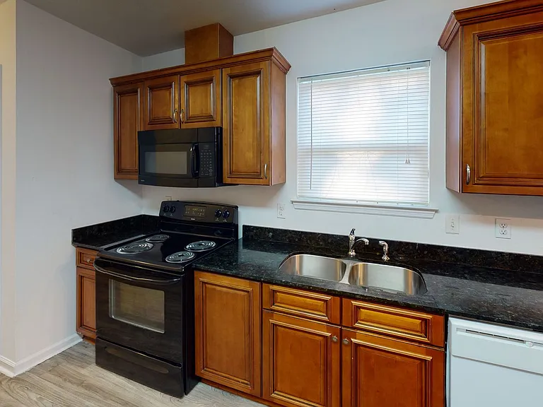1225 Pepper Dr — Photo 2