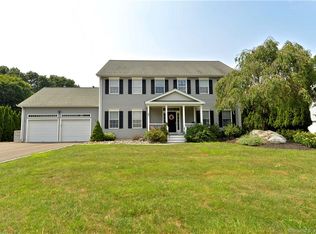 40 River Highlands Dr, Milford, CT 06461