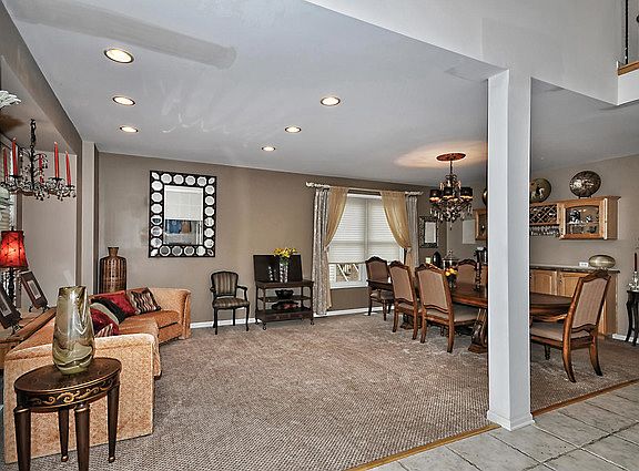 3rd image of 216 S Thorne Grove Dr