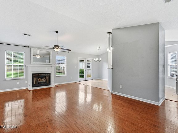 4th image of 7233 Sorrenta Rd