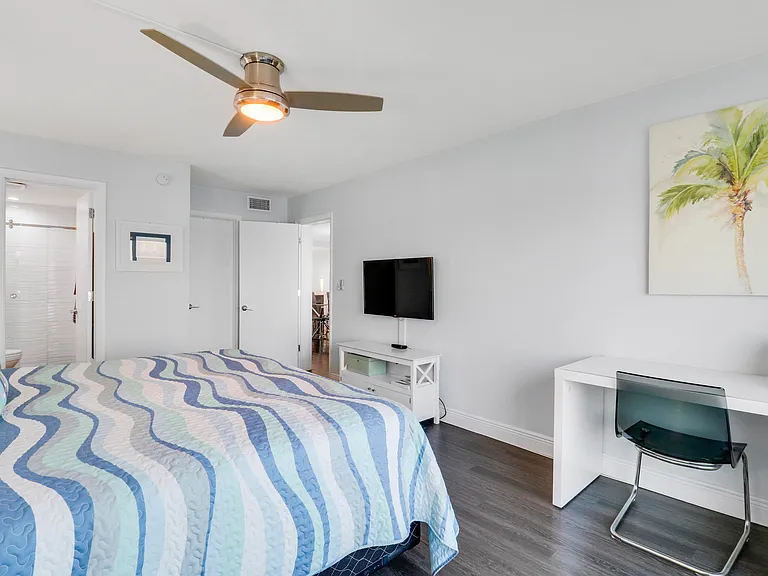 52 Yacht Club Dr #402 — Photo 21
