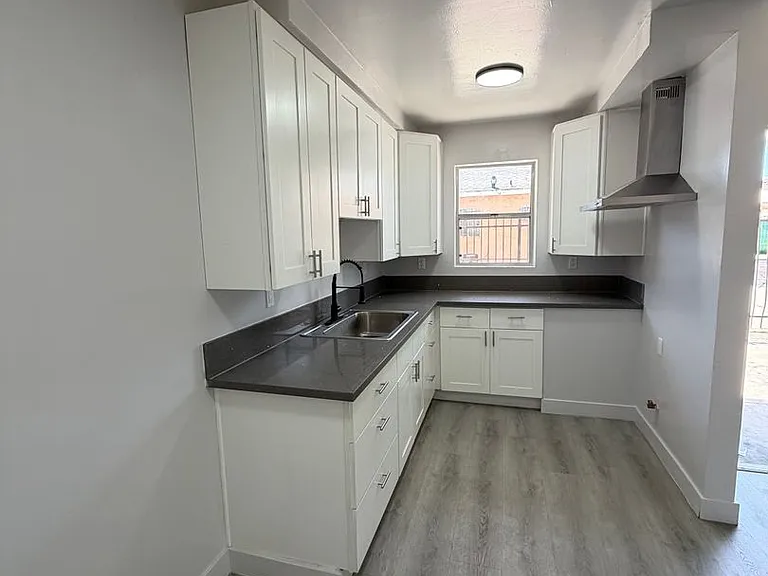 1334 W 93rd St — Photo 14