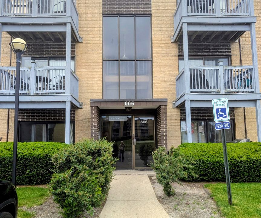 1st image of 666 Pinecrest Dr APT 102
