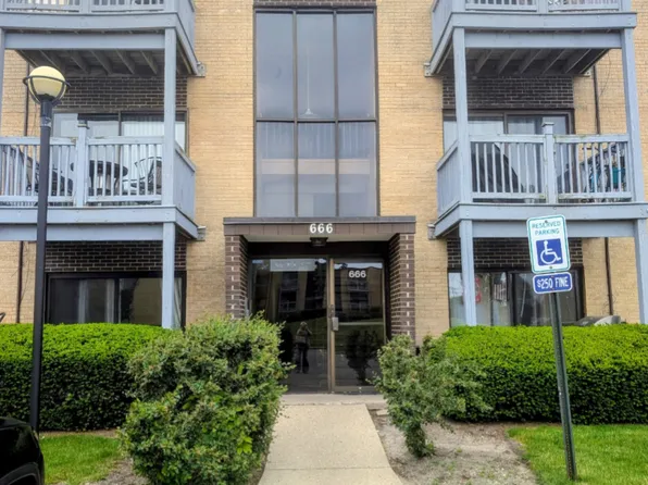 666 Pinecrest Dr APT 102, Prospect Heights, IL 60070
