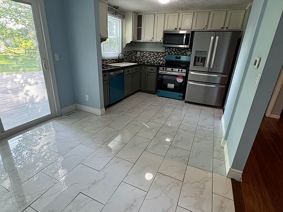 4th image of 6911 Sequoia Ct
