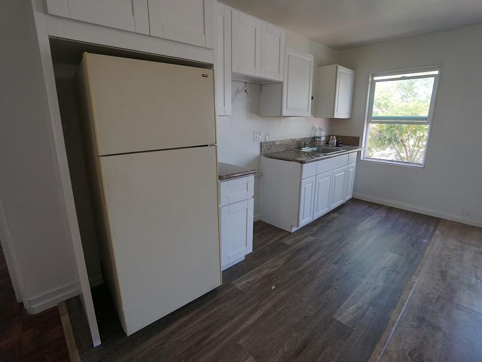 2nd image of 3433 University Ave APT C