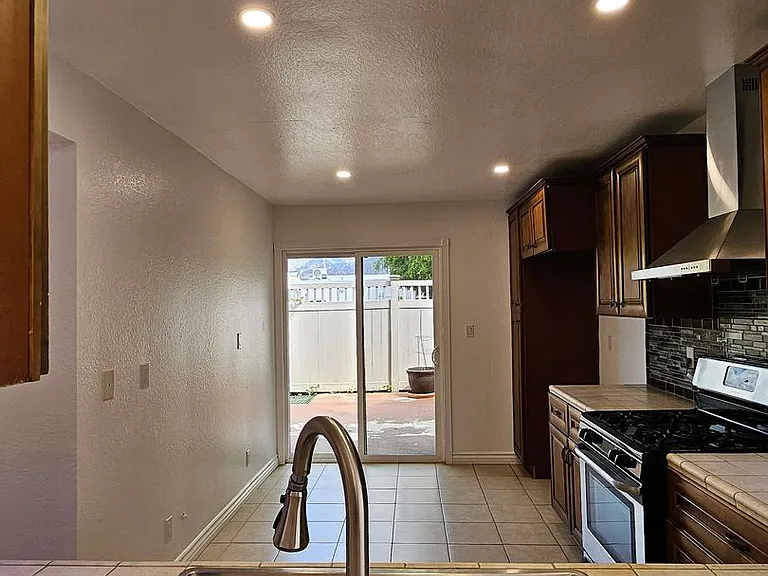 453 Ivy St — Photo 13
