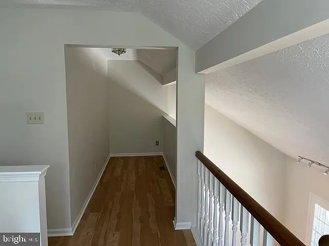 406 Williamsburg Ct — Photo 13