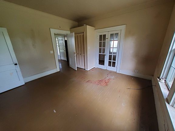 3rd image of 3019 Desoto St