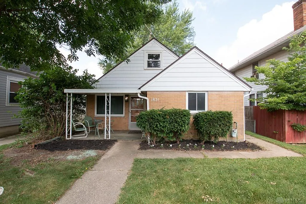 1831 Pershing Blvd photo 1