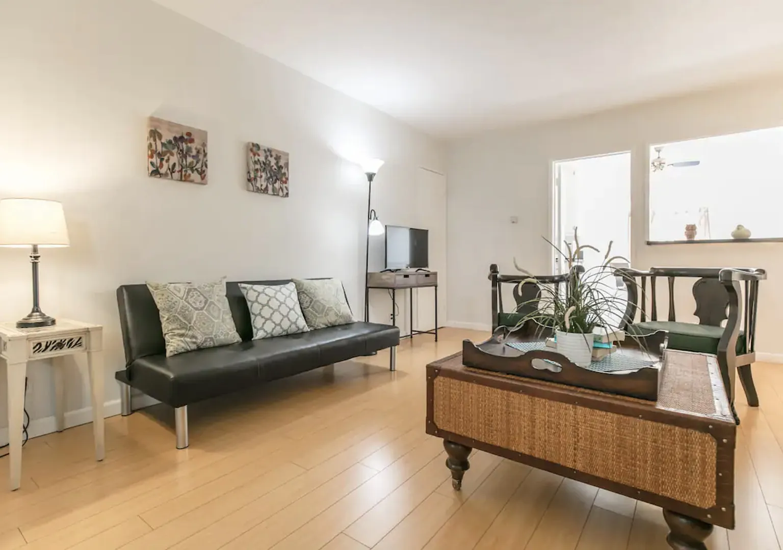 Perfect 2 BDRM Flat in Heart of WEHO — Photo 3