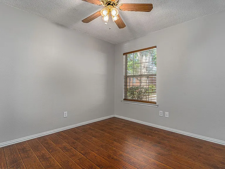 588 Lake Forest Dr — Photo 20
