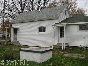5th image of 62 Western Ave