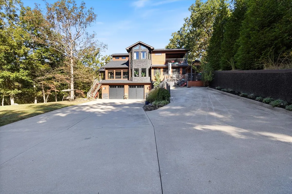 4 bed, 3.5 bath, 3050 sqft, $3,000 — Photo 4