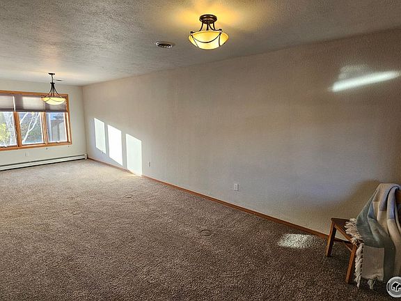 4th image of 320 Applewood St