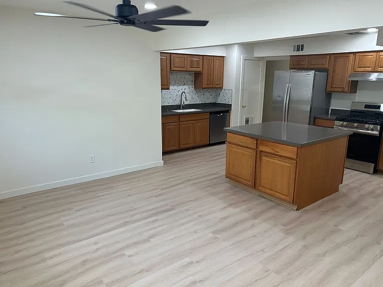 2405 E Dortha Ave — Photo 14