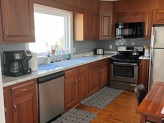 5th image of 210 Wayne Dr