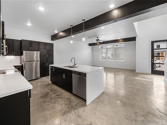 5th image of 214 Lynn Dr