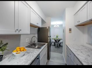 10 Crescent Dr APT 8, Andover, MA 01810