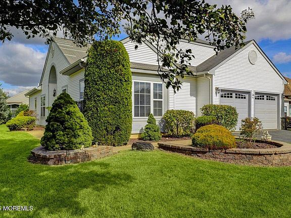 3rd image of 4 Margaux Drive