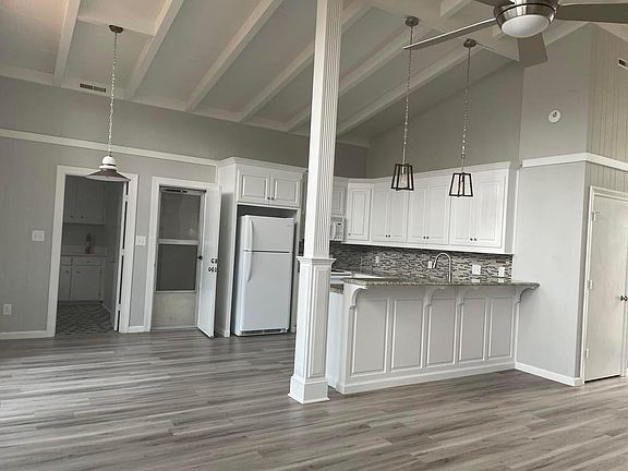 5th image of 304 Timberlane Dr