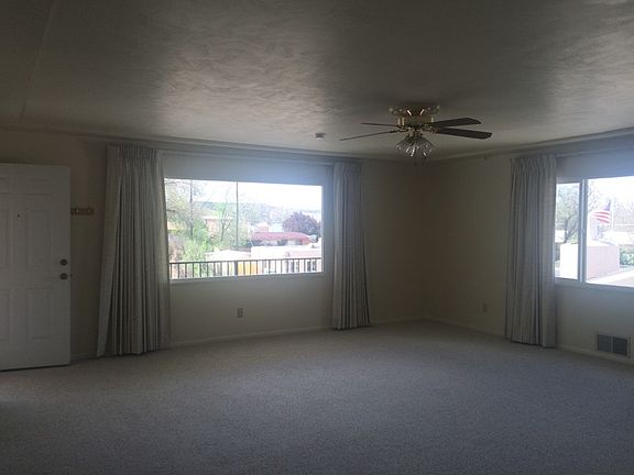 Main living/picture windows