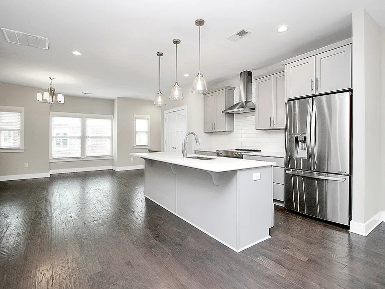 1420 W 4th St #1 — Photo 7