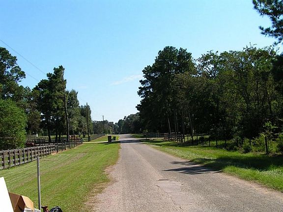 4th image of 28678 Melanie Ln