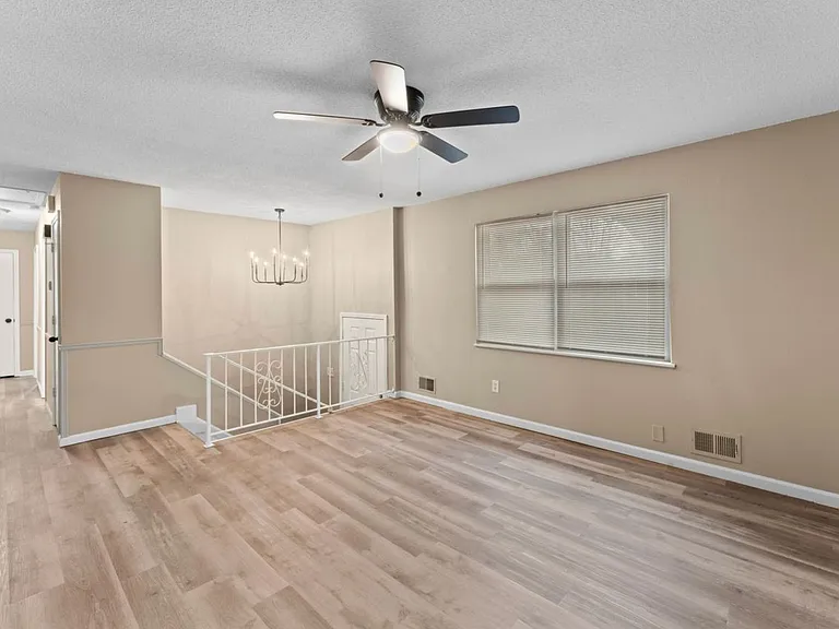 1100 SW Kingscross Rd — Photo 1