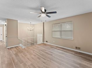 1100 SW Kingscross Rd, Blue Springs, MO 64014