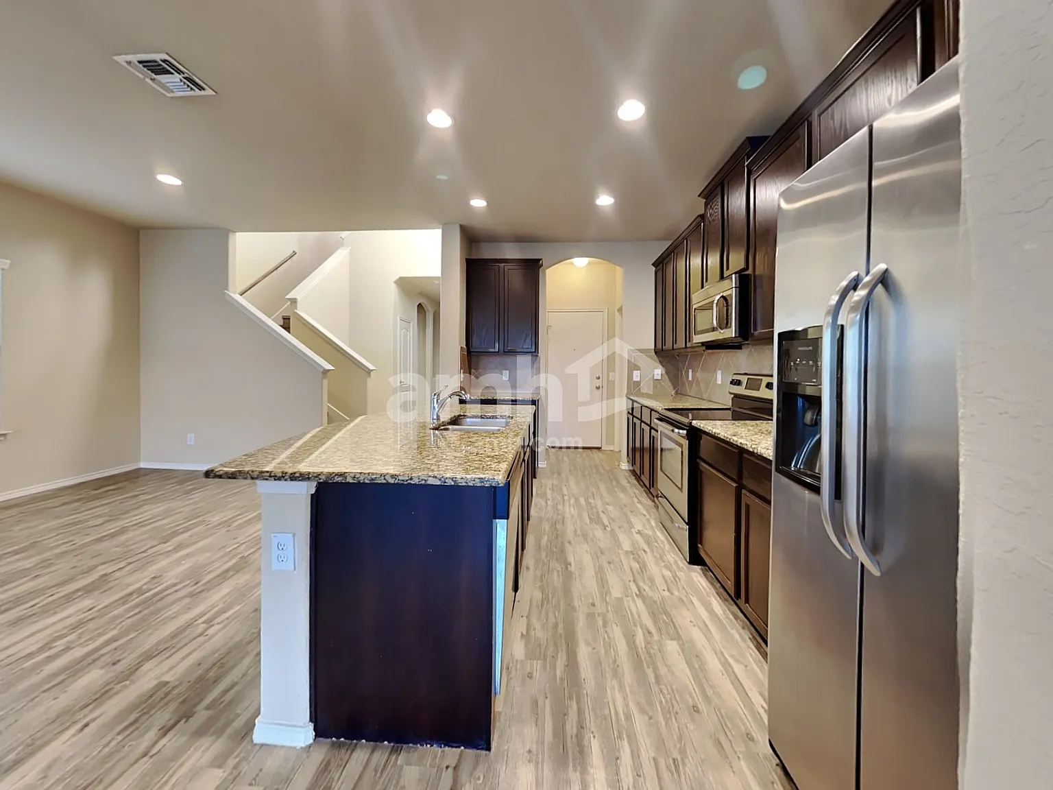 4 bed, 2.5 bath, 2204 sqft, $1,945 — Photo 4