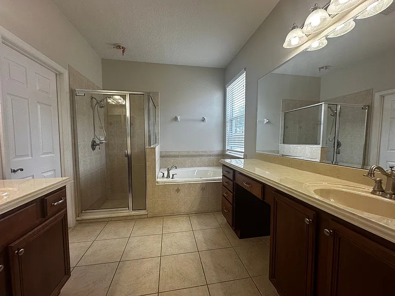 1904 Candlenut Cir — Photo 18