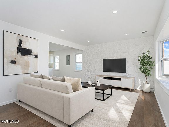 5th image of 144 Monmouth Road