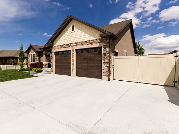 2nd image of 1728 N Aspen Cir