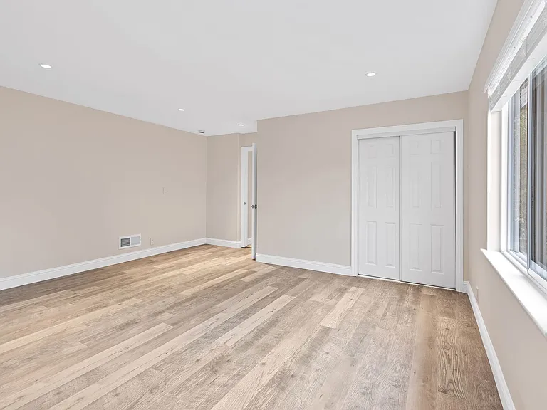 1543 Estee Ave — Photo 23