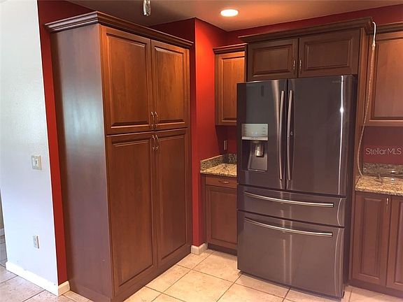 4th image of 1004 Wellington Dr