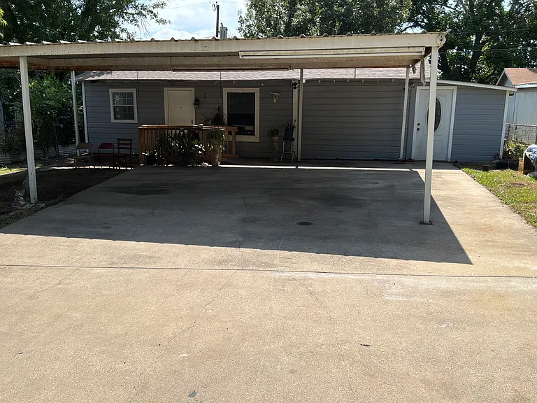 3708 S Jones St — Photo 2