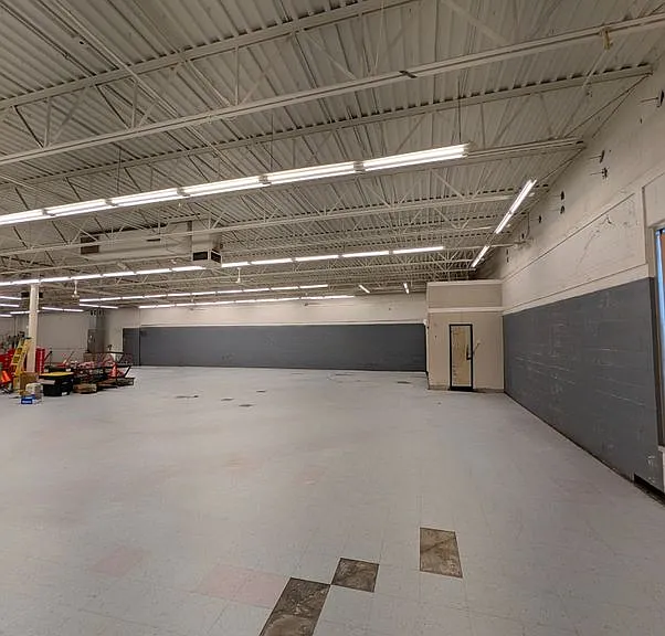 230 Memorial Blvd — Photo 10