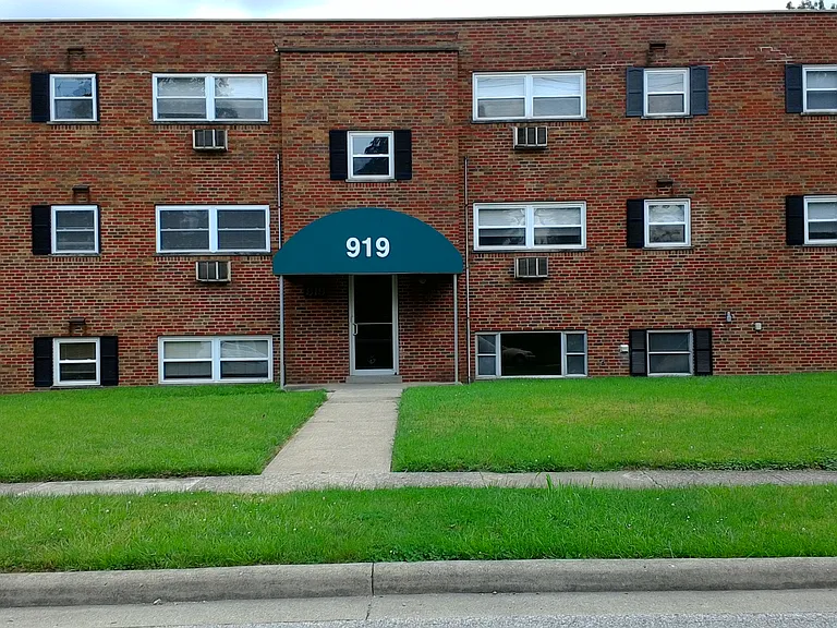923 Mohawk Trl — Photo 1