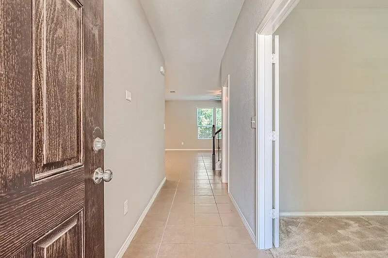3 bed, 2.5 bath, 2065 sqft, $2,050 — Photo 4