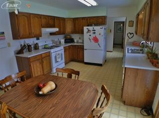 5025 Island View Dr, Linden, MI 48451