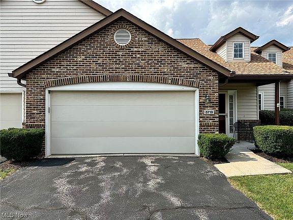 2nd image of 5719 Gateway Ln #1102