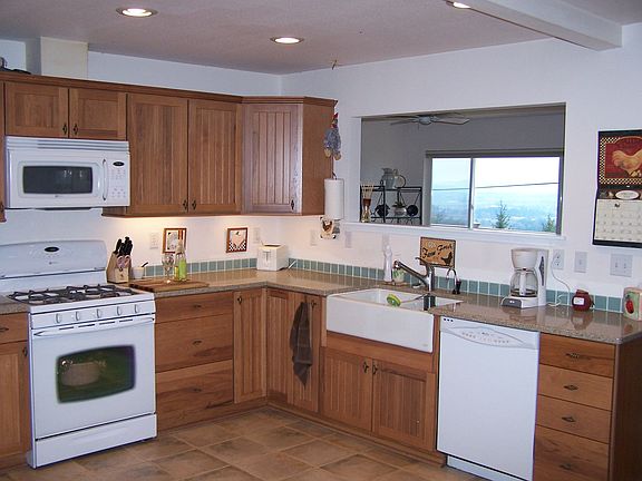 Lg Energy Star Kitchen with Silestone Counters