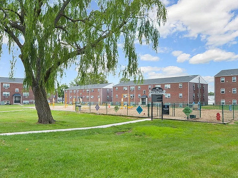 Hyde Park Apartment Homes — Photo 25